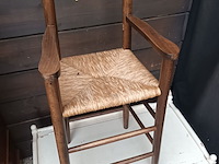Lot 166 - kinderstoel en opbergkoffer - afbeelding 1 van  4