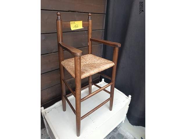 Lot 166 - kinderstoel en opbergkoffer - afbeelding 3 van  4