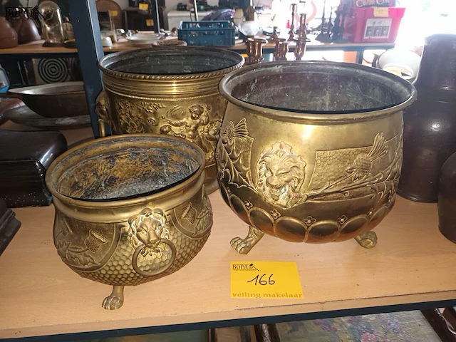 Lot 166 - koperen cache-pot. 3 stuks - afbeelding 1 van  3