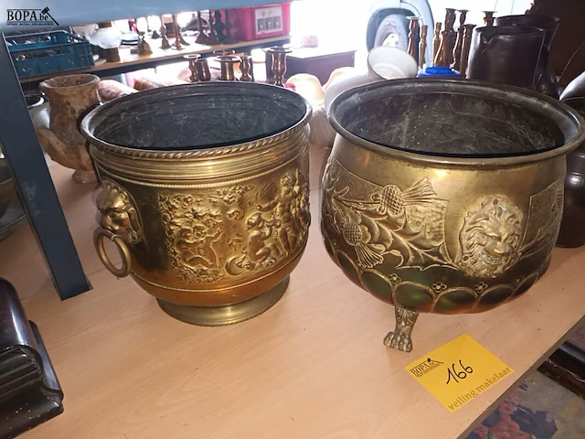 Lot 166 - koperen cache-pot. 3 stuks - afbeelding 3 van  3