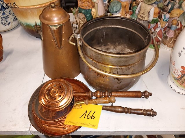 Lot 166 - koperen decoratie. 5 stuks - afbeelding 1 van  5