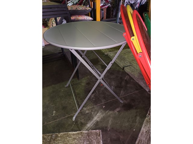 Lot 166 - ronde metalen klaptafels. 5 stuks - afbeelding 2 van  3