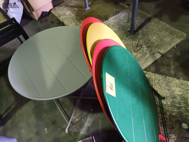 Lot 166 - ronde metalen klaptafels. 5 stuks - afbeelding 3 van  3