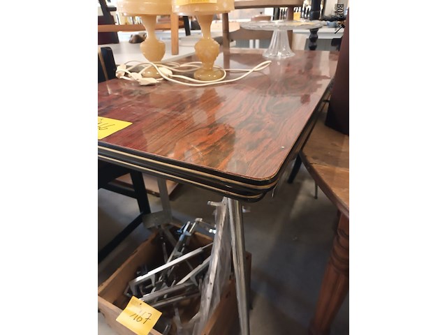 Lot 166 - vintage keukentafel - afbeelding 2 van  2