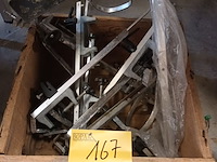 Lot 167 - bak met onderdelen dispensers - afbeelding 1 van  2