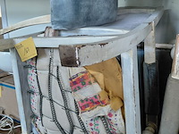 Lot 167 - klassieke houten armstoelen louis xv-stijl met grijze bekled - afbeelding 4 van  4
