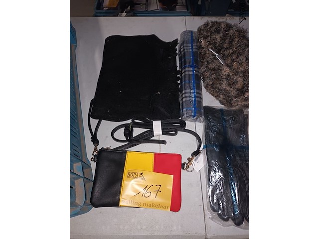 Lot 167 - kledij en accessoires. 15 stuks - afbeelding 4 van  5