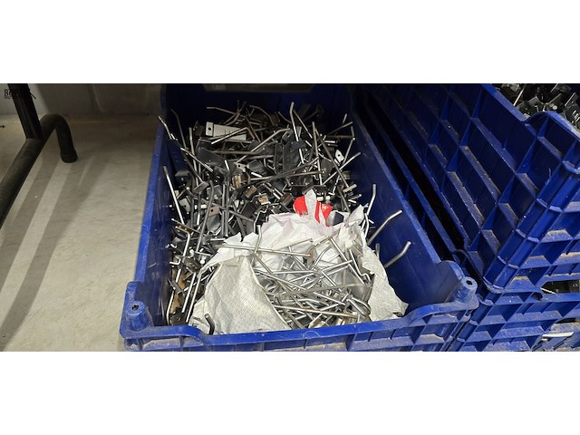 Lot 167 - lot displayhaken en draagarmen voor lamellenwand - afbeelding 2 van  4