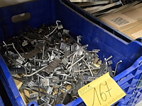 Lot 167 - lot displayhaken en draagarmen voor lamellenwand - afbeelding 3 van  4