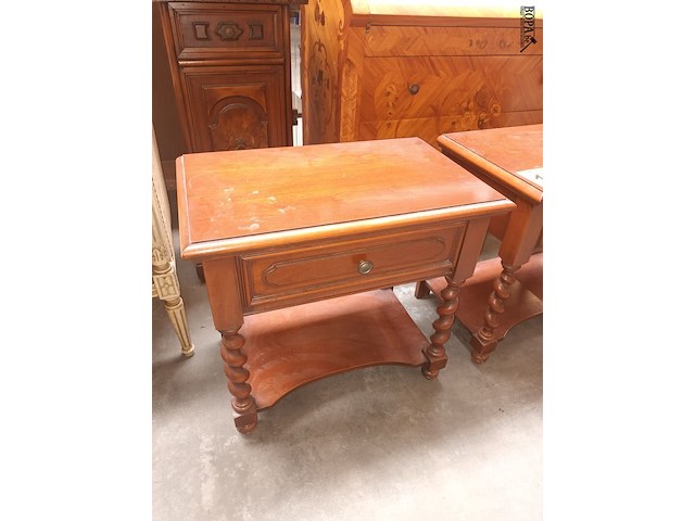 Lot 167 - nachtkastjes. 2 stuks - afbeelding 2 van  3