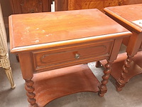 Lot 167 - nachtkastjes. 2 stuks - afbeelding 2 van  3