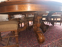 Lot 167 - ovalen tafel met 10 stoelen - afbeelding 2 van  9