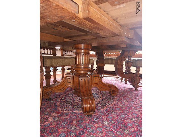 Lot 167 - ovalen tafel met 10 stoelen - afbeelding 4 van  9