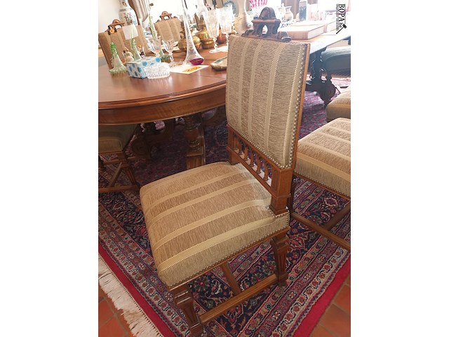 Lot 167 - ovalen tafel met 10 stoelen - afbeelding 6 van  9