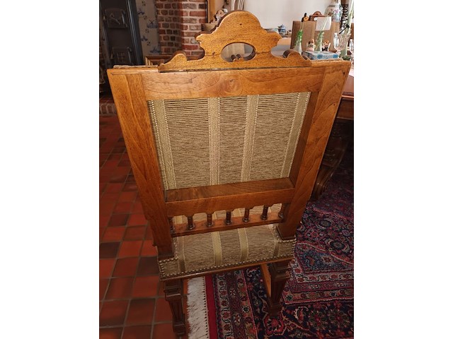 Lot 167 - ovalen tafel met 10 stoelen - afbeelding 8 van  9
