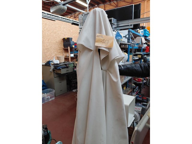 Lot 167 - parasol met zwenk, witte parachutestof, wasbaar zonder staan - afbeelding 1 van  2