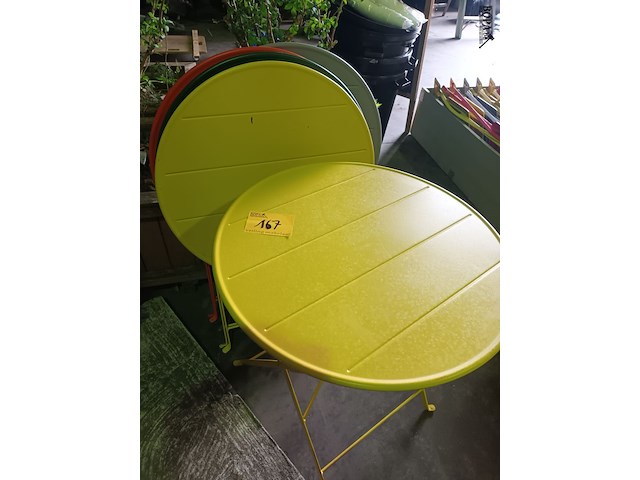 Lot 167 - ronde metalen klaptafels. 5 stuks - afbeelding 1 van  3