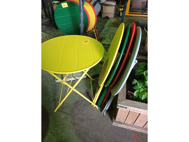 Lot 167 - ronde metalen klaptafels. 5 stuks - afbeelding 3 van  3