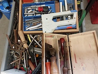 Lot 168 - bak divers werkmateriaal - afbeelding 1 van  3