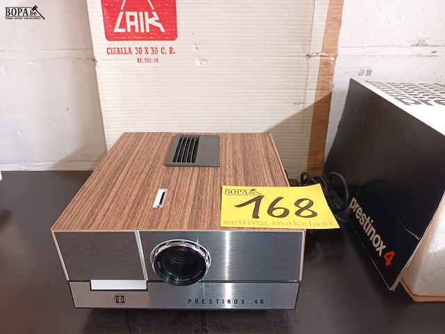 Lot 168 - dia projector en toebehoren - afbeelding 2 van  5