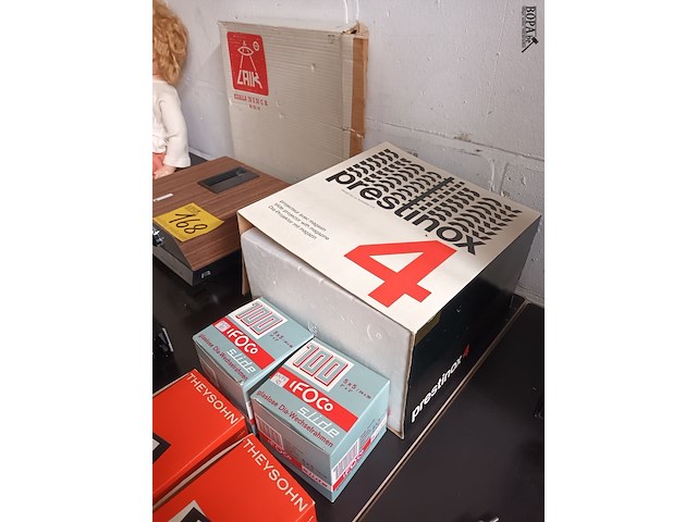 Lot 168 - dia projector en toebehoren - afbeelding 5 van  5
