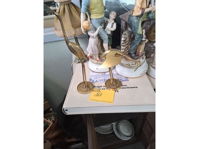 Lot 168 - duo vintage messing kraanvogels - afbeelding 1 van  2