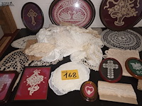 Lot 168 - kantwerk - afbeelding 1 van  4
