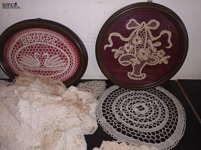 Lot 168 - kantwerk - afbeelding 3 van  4