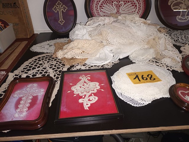 Lot 168 - kantwerk - afbeelding 4 van  4