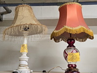 Lot 168 - marmeren tafellamp en glazen tafellamp - afbeelding 1 van  3