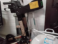Lot 168 - rollator van aluminium, bota zitkussen rond plus hoes - afbeelding 1 van  1