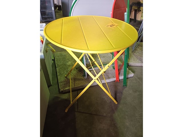 Lot 168 - ronde metalen klaptafels. 5 stuks - afbeelding 1 van  3