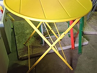 Lot 168 - ronde metalen klaptafels. 5 stuks - afbeelding 1 van  3