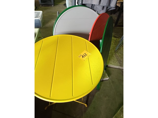 Lot 168 - ronde metalen klaptafels. 5 stuks - afbeelding 3 van  3