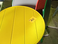 Lot 168 - ronde metalen klaptafels. 5 stuks - afbeelding 3 van  3