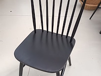 Lot 168 - zwarte houten spijlenstoel. 10 stuks - afbeelding 2 van  4