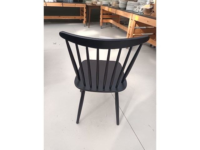 Lot 168 - zwarte houten spijlenstoel. 10 stuks - afbeelding 4 van  4