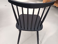 Lot 168 - zwarte houten spijlenstoel. 10 stuks - afbeelding 4 van  4