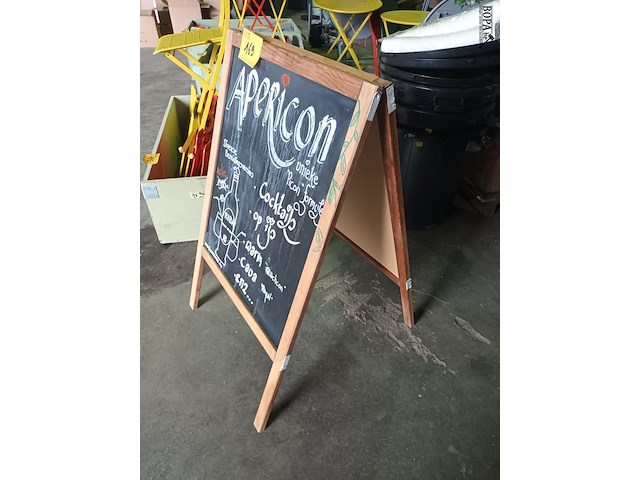 Lot 169 - dubbelzijdig stoepbord - afbeelding 2 van  3