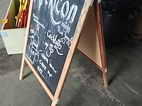 Lot 169 - dubbelzijdig stoepbord - afbeelding 2 van  3