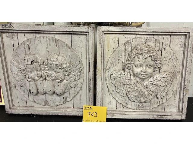 Lot 169 - houten wanddecoratie engel - 2 stuks - afbeelding 1 van  3