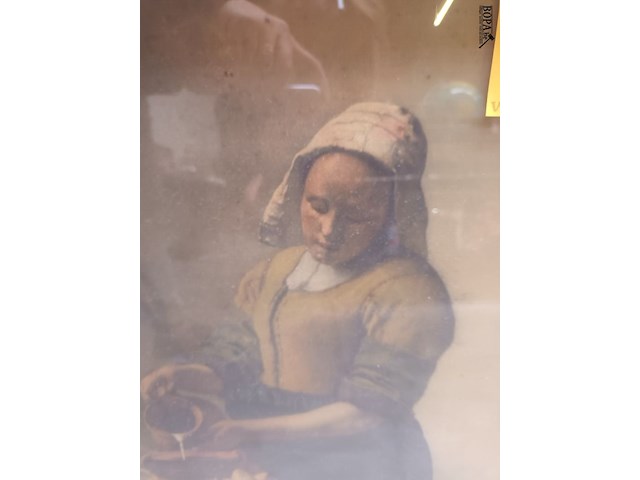 Lot 169 - kader vrouw met kruik - afbeelding 3 van  3