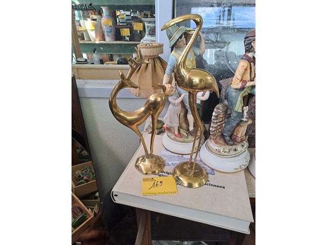 Lot 169 - koperen beelden: hert en flamingo - afbeelding 1 van  1