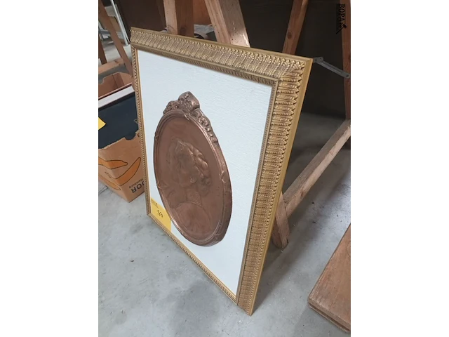 Lot 169 - koperen kader koningshuis - afbeelding 4 van  4