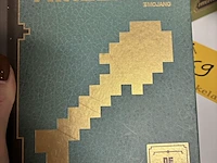 Lot 169 - lot minecraft boeken - 4 stuks - afbeelding 2 van  5
