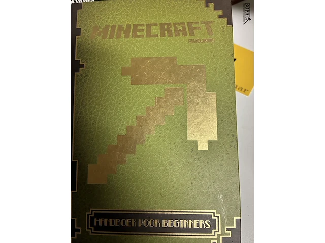 Lot 169 - lot minecraft boeken - 4 stuks - afbeelding 3 van  5