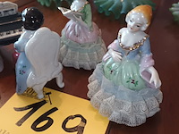 Lot 169 - porselein beeldjes. 6 stuks - afbeelding 3 van  5