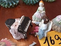 Lot 169 - porselein beeldjes. 6 stuks - afbeelding 4 van  5