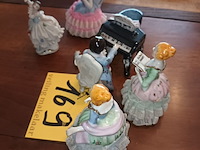Lot 169 - porselein beeldjes. 6 stuks - afbeelding 5 van  5