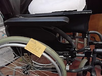 Lot 169 - rolstoel invacare met voetsteun en bota zitkussen - afbeelding 1 van  2